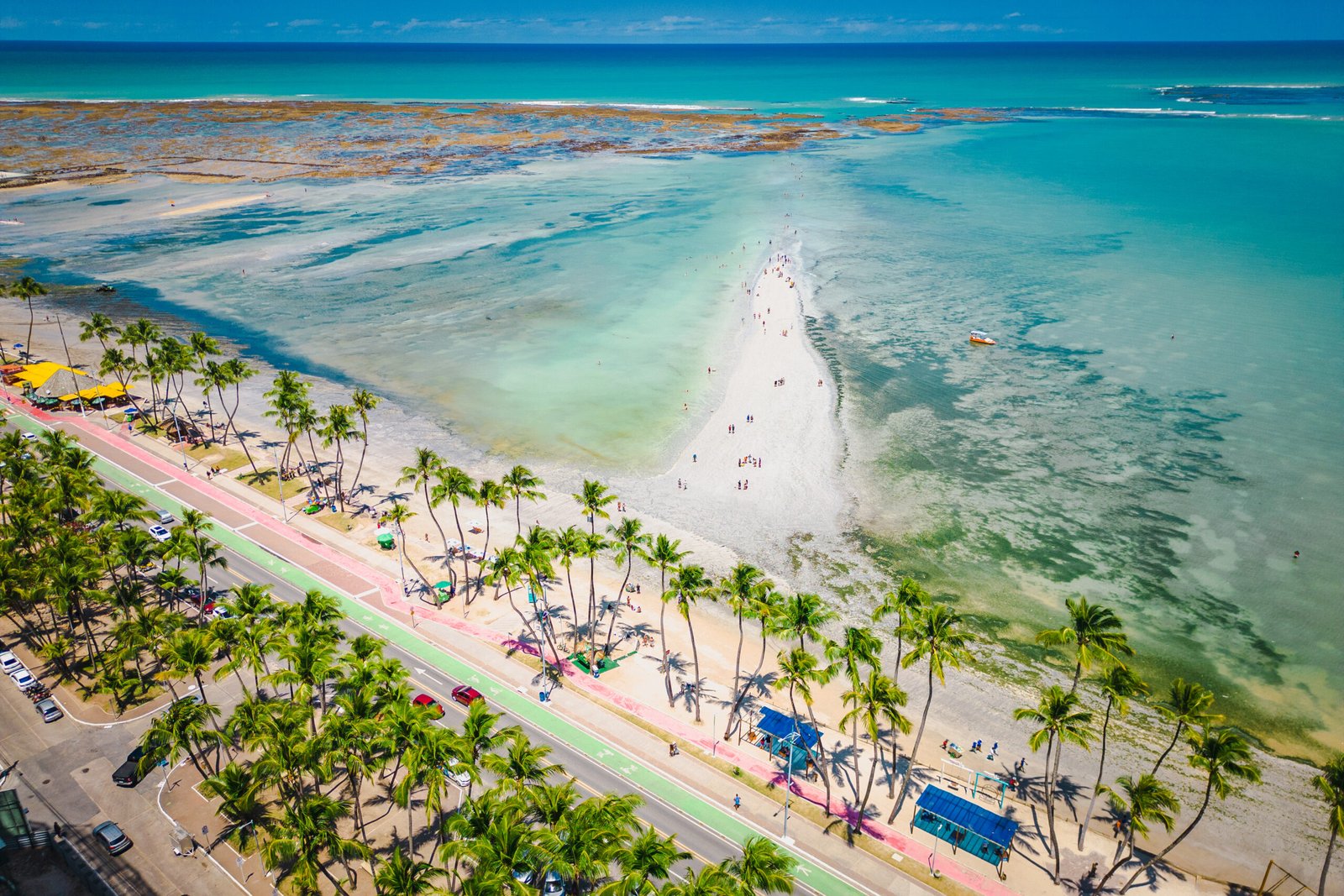 Paraíso Submerso: Um mergulho nas Piscinas Naturais